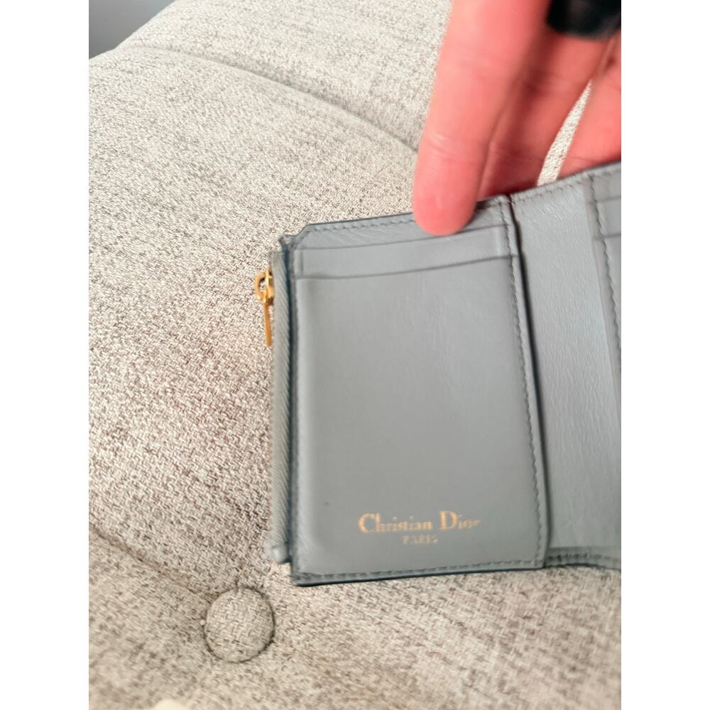 Christian Dior Blue Gray Leather Saddle Compact Wallet Gold D Charm, Dior Paris - Picture 5 of 11